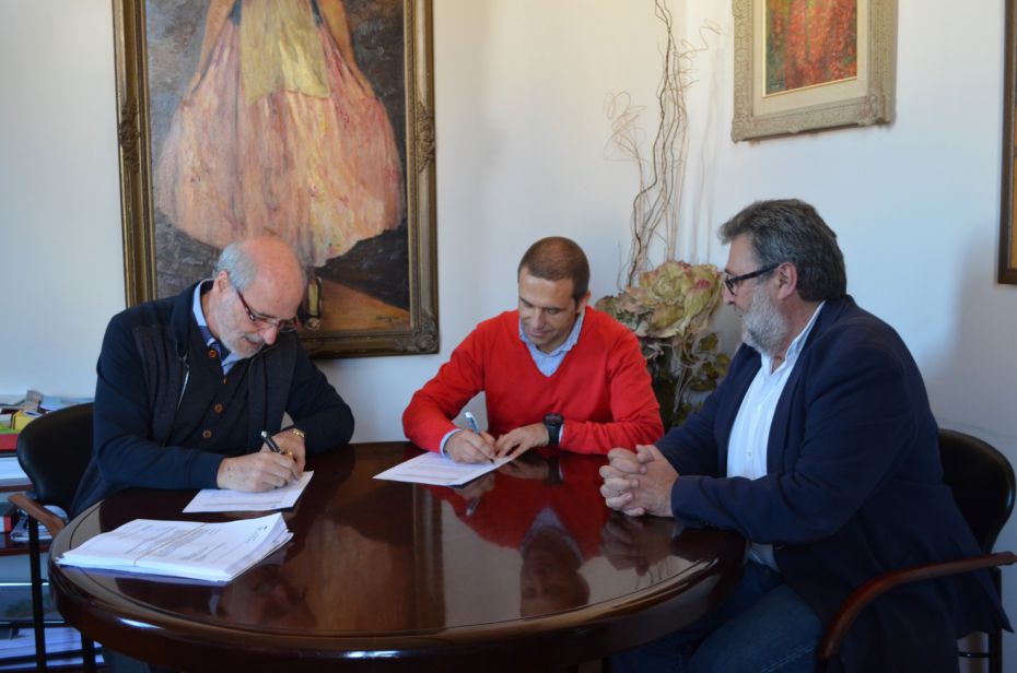 1511436684NDP - La signatura del conveni amb l'alcalde Marti Valles i els representants d'Aqualia.jpg